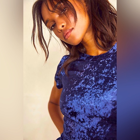 Free People Crushed Velvet Baby Tee NWOT - Picture 4 of 5